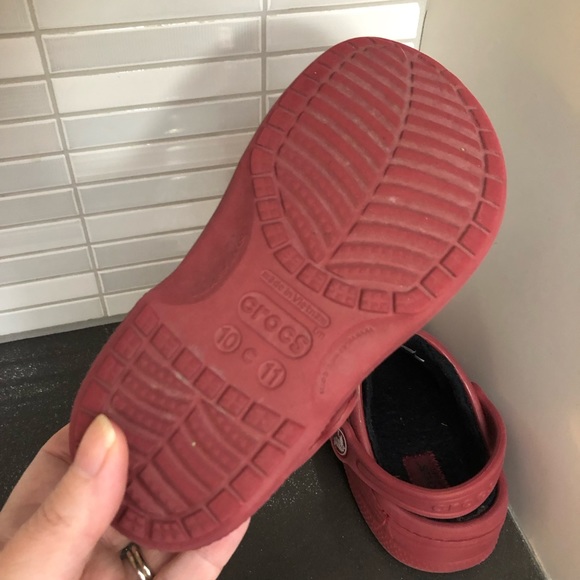 Unisex Red lined youth CROCS - Picture 9 of 10